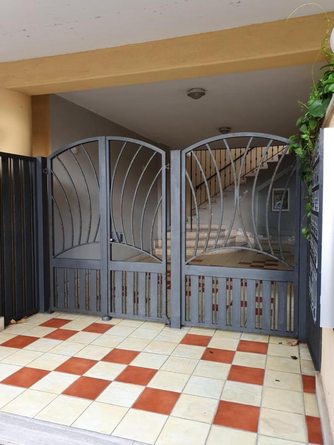 Mary House Apartment Ladispoli Bagian luar foto